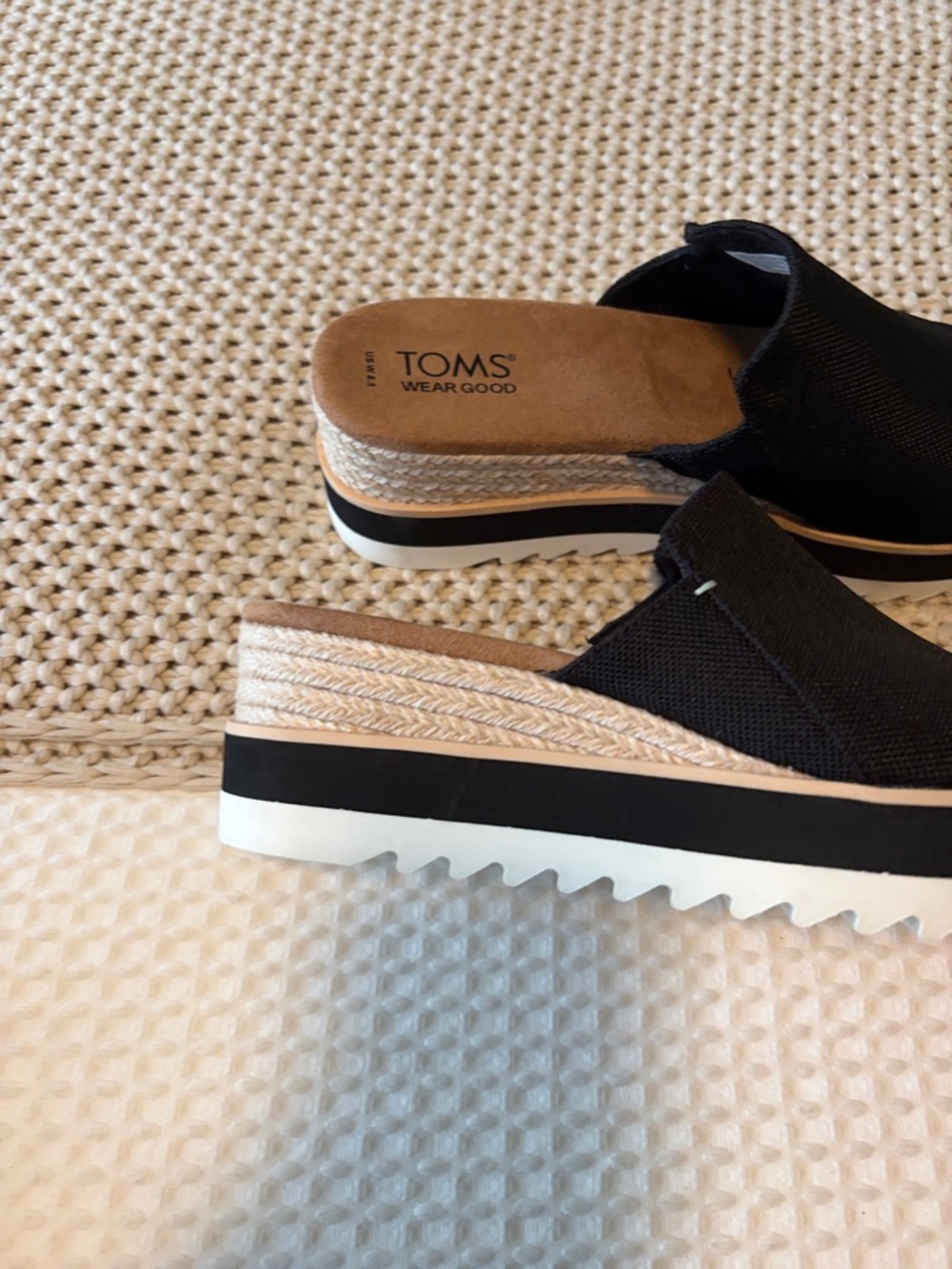 Toms Black Slide Mules with Tan Footbed - Picture 3 of 5